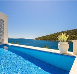 6 Bedroom Waterfront Villa with Pool in Uvala Ljubljeva near Trogir, Sleeps 12-13